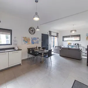  Hébergement de vacances Holavre- Maison Pour 5p Avec Piscine Commune France